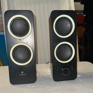 Logitech Multimedia Speakers Z200 (S-00135)